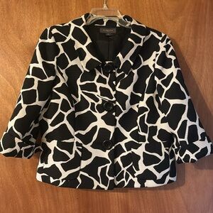 Liz Claiborne jacket, short, with 3/4 sleeves, black & white animal print (mlb)